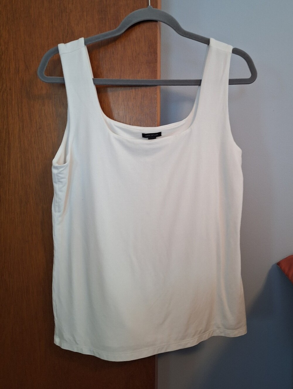 Ann Taylor Classic White Scoop Neck Tank Top Soft Double Layers Women's Size L